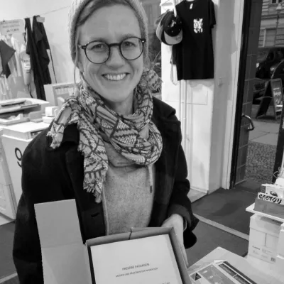 Bild: Nachwuchspreis-Gewinnerin des Büchner-Verlags steht fest: Dr. Sarah Sander mit Dissertation »Prekäre Passagen«