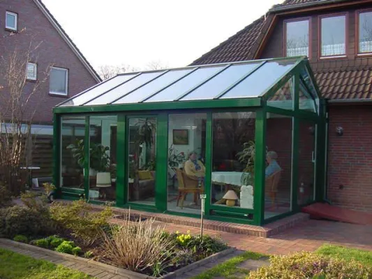 Bild: Pflegehinweise und Tipps zur Glasreinigung an Wintergärten und Terrassen-Überdachungen