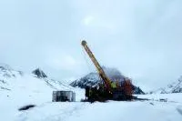 Bild: Nova Minerals: Aktie setzt Höhenflug nach dreistelligen Goldgehalten fort