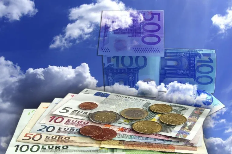 Viele Krankenkassen zahlen für 2013 zwischen 30 und 120 Euro Prämie an Mitglieder aus Bild: Viele Krankenkassen zahlen für 2013 zwischen 30 und 120 Euro Prämie an Mitglieder aus