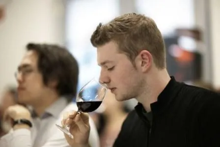 Nach der Ausbildung in zwei Jahren zum Bachelor: IUBH startet Fast Track Programm für Hotel Management Bild: Nach der Ausbildung in zwei Jahren zum Bachelor: IUBH startet Fast Track Programm für Hotel Management
