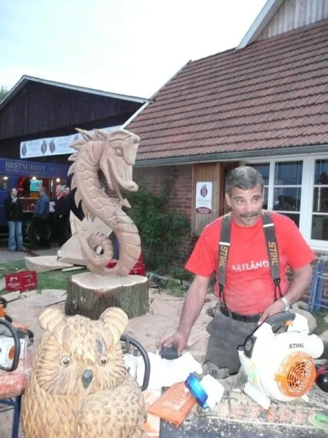 Ebenfalls bereits Tradition auf dem Artländer Brauereifest: die motorisierte Schnitzkunst von Shapoo