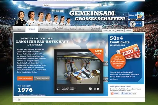 Elephant Seven lässt für die Allianz die längste Fanbotschaft der Welt stricken Bild: Elephant Seven lässt für die Allianz die längste Fanbotschaft der Welt stricken