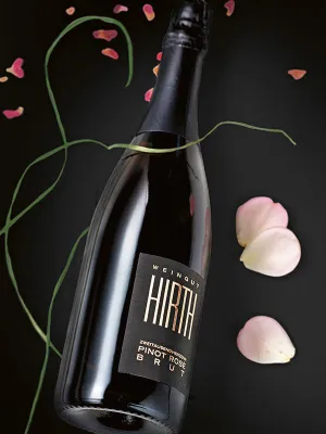 Bild: FRANK KAYSER, WEINGUT HIRTH: TAKE FIVE – GOOD NEWS IM FÜNFERPACK