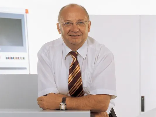 Bild: LOHMEIER-Geschäftsführer Hans-Werner Meyer feiert 30-jähriges Jubiläum