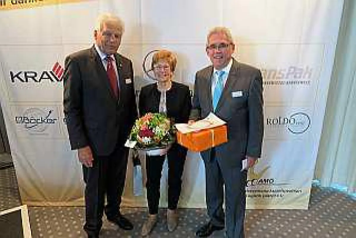 v.l.n.r. AMÖ Präsident Gert Hebert, Cilly Röhr, Johannes Röhr