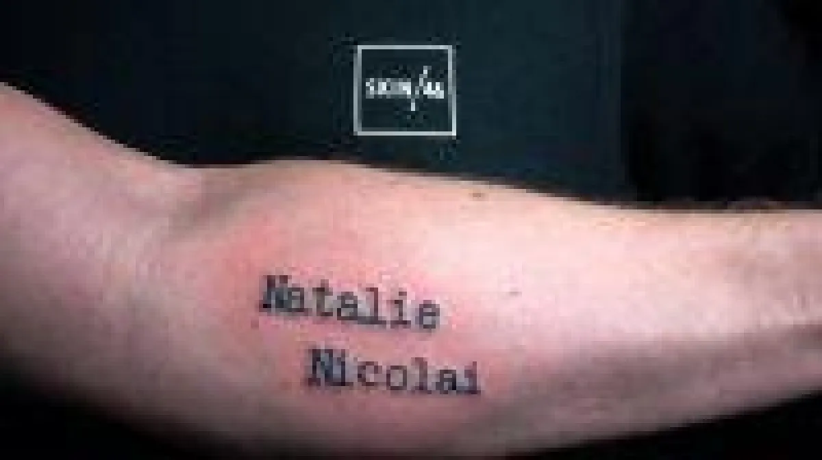 Das Welt Erste Tattoo Gemacht Mit Tattoo-Tinte Aus Menschlichem Haar