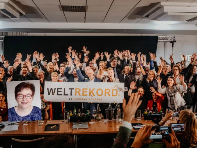 Gänsehaut beim 2. Internationalen Zoom Hack Slam Weltrekord Bild: Gänsehaut beim 2. Internationalen Zoom Hack Slam Weltrekord