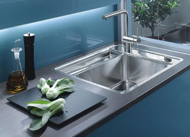 Bild: Edelstahl-Pflege - So haben Fingerabdrücke keine Chance