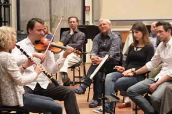 Musik entdecken – mittels Hörimplantat: Frankfurter Musiker veranstalten Workshop für CI-Patienten Bild: Musik entdecken – mittels Hörimplantat: Frankfurter Musiker veranstalten Workshop für CI-Patienten