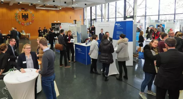 Staatsanzeiger bringt Arbeitgeber an die Universität Speyer Bild: Staatsanzeiger bringt Arbeitgeber an die Universität Speyer