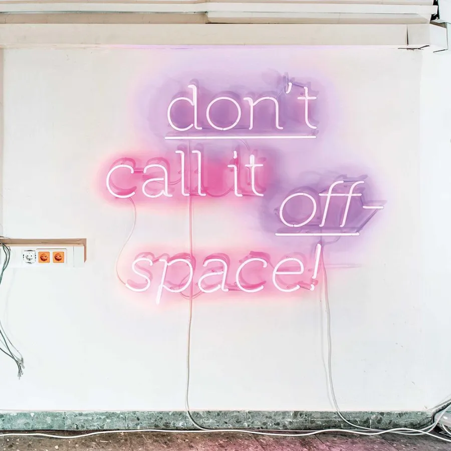 © das weisse haus, photo/ Joanna Pianka; produced by neonline