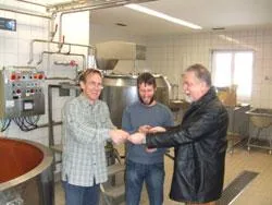 Käserei, Metzgerei, Bäckerei - die drei Lebensmittelverarbeitungsbetriebe auf Gut Kerschlach im Portrait Bild: Käserei, Metzgerei, Bäckerei - die drei Lebensmittelverarbeitungsbetriebe auf Gut Kerschlach im Portrait