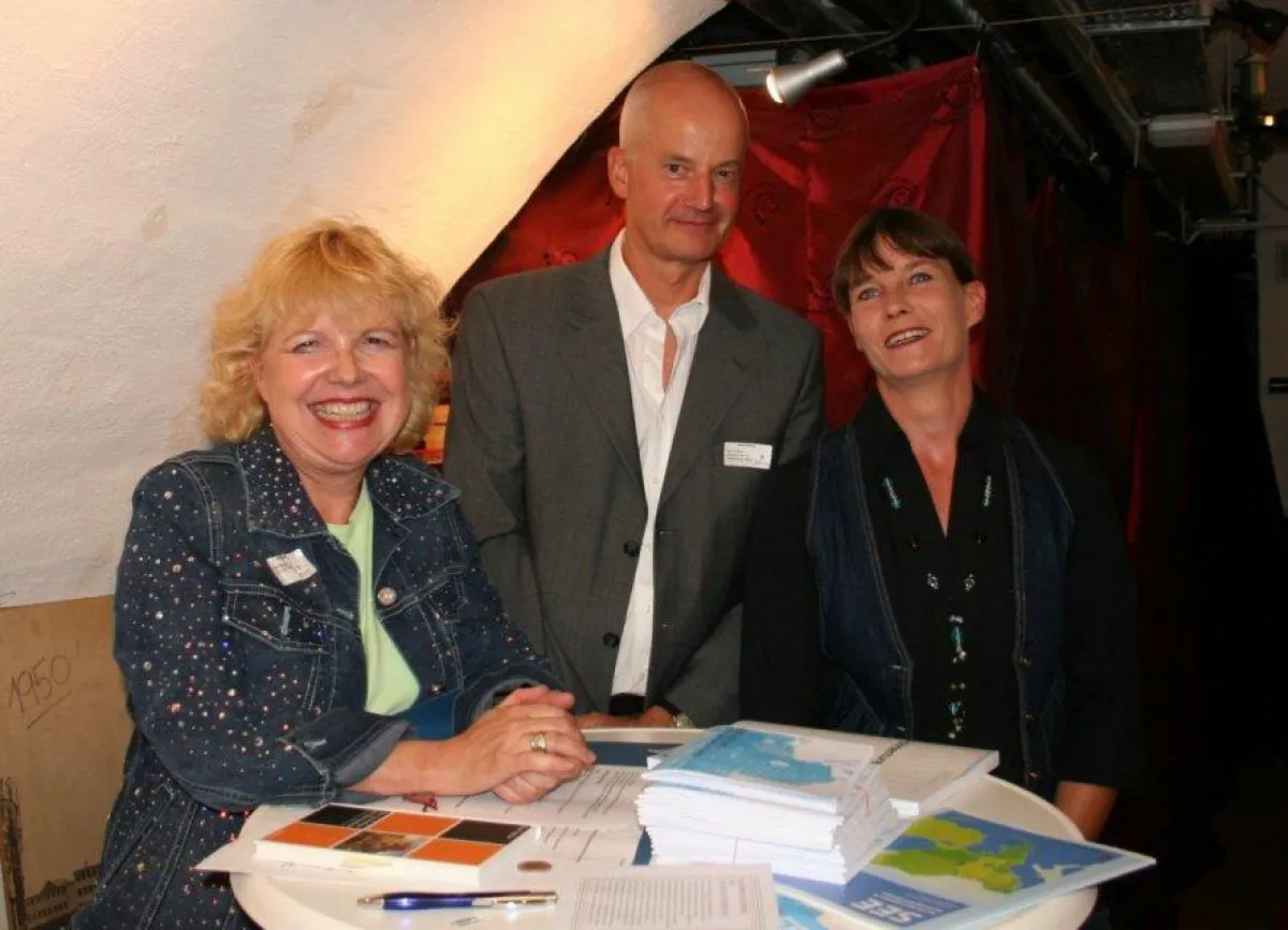 Im Bild (v.l.n.r.) Edda Rössler, ROESSLER PR, Prof. Kai Vöckler, HfG Offenbach, Effi B. Rolfs, Die Schmiere, Foto: ROESSLER PR