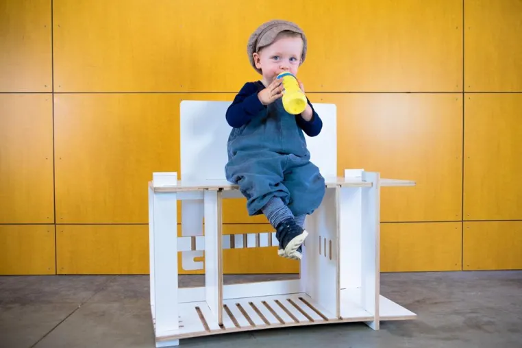 Bild: Flippo Kids bringt flippo one – den weltweit ersten multifunktionalen Hochstuhl mit Stecksystem