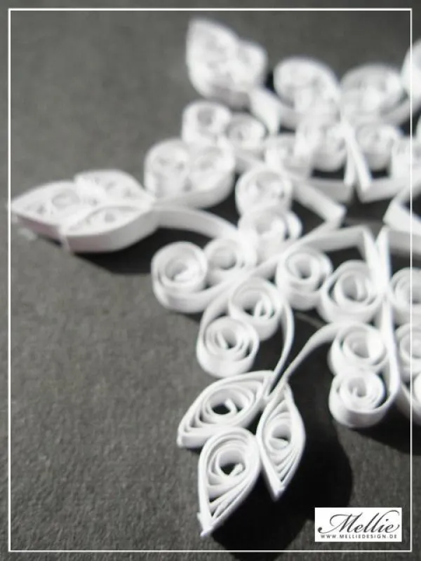 Weihnachtlicher Quilling-Stern mit MellieDesign
