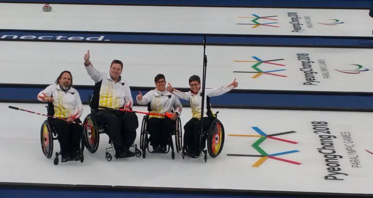 Die deutsche Rollstuhl-Curling-Mannschaft auf dem Eis bei den Paralympics in PyoengChang.