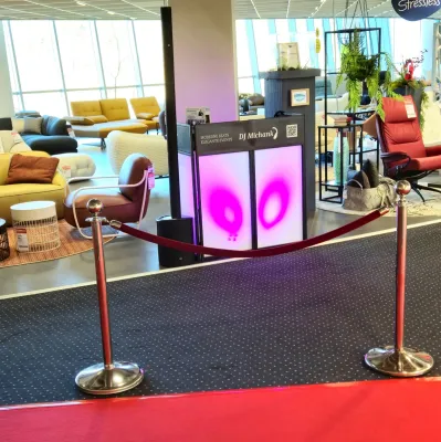 Bild: Ein Hochzeits-DJ im Möbelhaus in Kaiserslautern