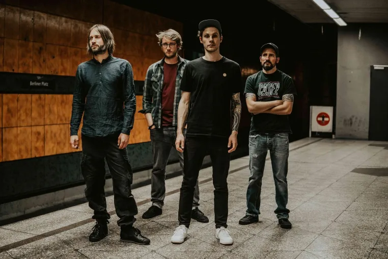 Ruhrpott-Rocker NinetyFourX: Auf der Überholspur! Bild: Ruhrpott-Rocker NinetyFourX: Auf der Überholspur!