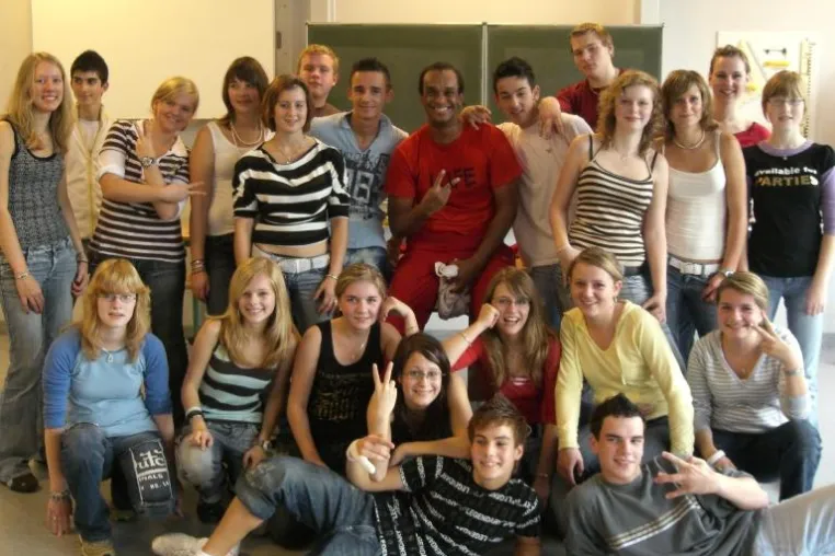 Bild: 2schneidig hat 9jähriges Jubiläum seiner Sucht-/Drogen- und Gewalt-Präventionsarbeit an Schulen