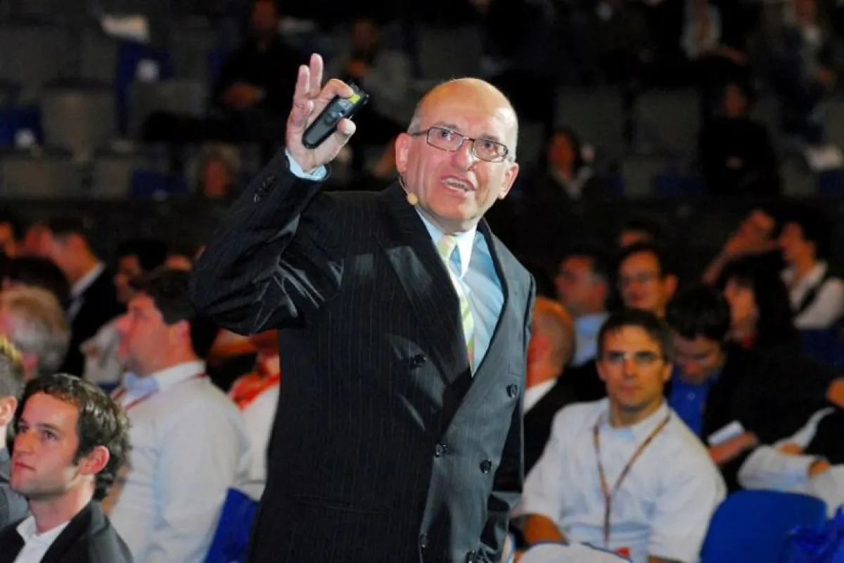 Prof. Dr. Jörg Knoblauch vor Publikum - Quelle PR