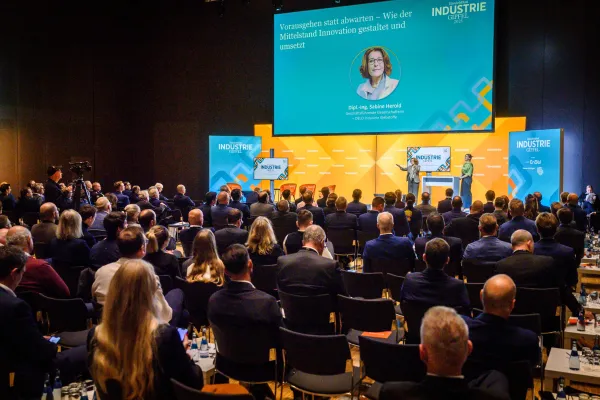 „Wir haben Ingenieure, keine Bürokraten“ – Dr. Axel Baumann über den Wandel der Industrie in Stuttgart Bild: „Wir haben Ingenieure, keine Bürokraten“ – Dr. Axel Baumann über den Wandel der Industrie in Stuttgart