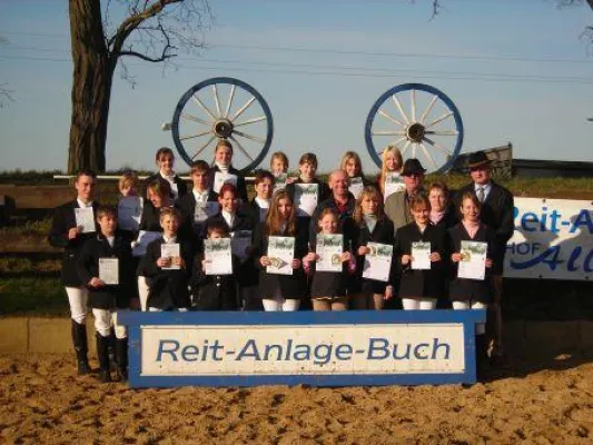 Bild: Erneuter Erfolg für Reitanlage Buch