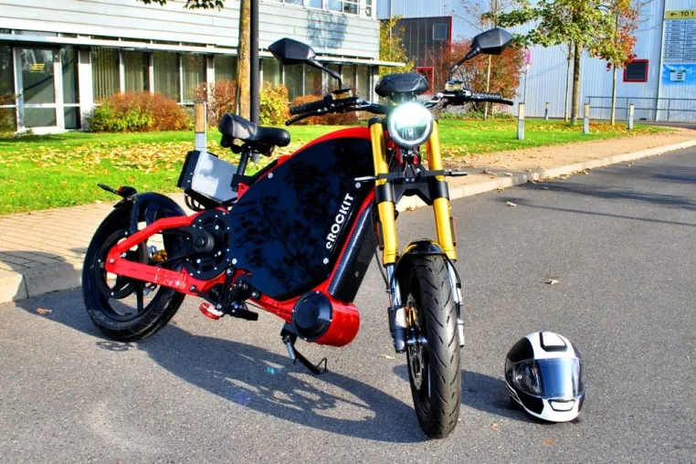 Bild: Motorrad mit Autoführerschein fahren? eROCKIT erklärt neues Gesetz