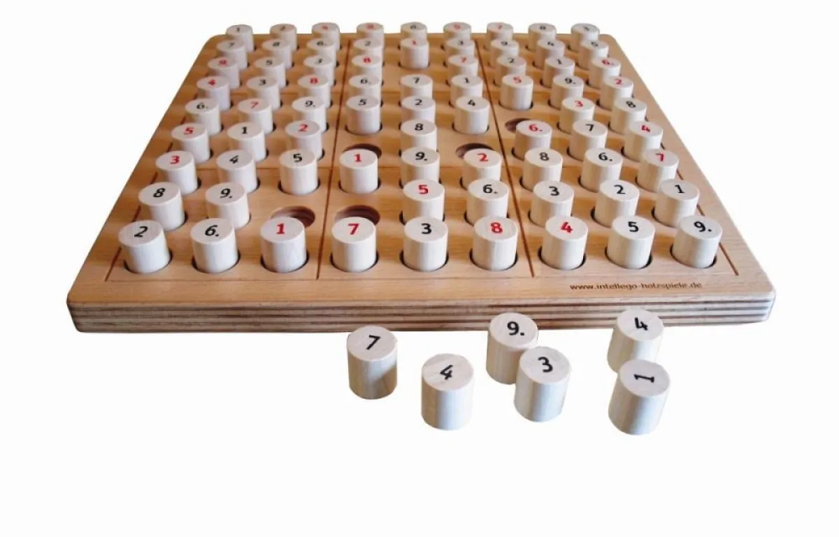 SUDOKU classic von intellego holzspiele: Das 9x9-Sudoku mit Spielbrett aus Buche und Spielsteinen aus Ahornholz. Da wird Sudoku-Spielen zum sinnlichen Vergnügen.