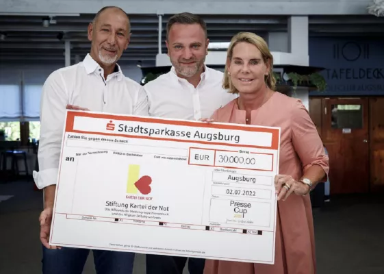 Bild: NEUMANN & Partner GmbH: Joachim Neumann erhöht Spendensumme beim Augsburger Pressecup auf neuen Rekord