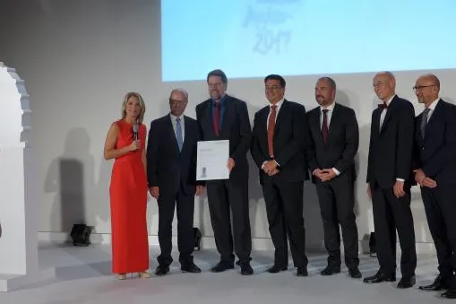 Bild: JUNGES KREBSPORTAL mit Springer Medizin CharityAward 2017 ausgezeichnet