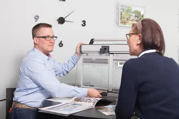 Bild: Lumon Balkon- und Terrassenverglasungen – Kompetente Beratung und Projektleitung direkt vor Ort