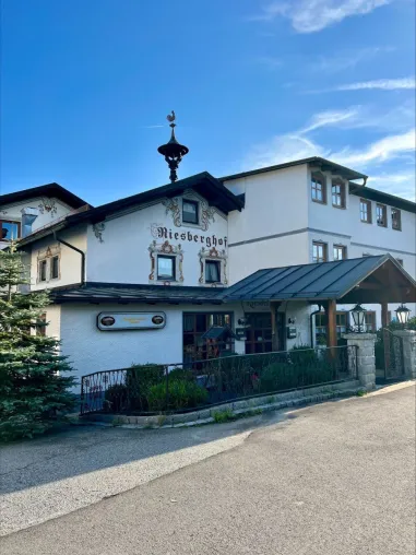 Castlewood Hotels & Resorts expandiert erneut: Ferienhotel Riesberghof als weiterer Standort in Bayern Bild: Castlewood Hotels & Resorts expandiert erneut: Ferienhotel Riesberghof als weiterer Standort in Bayern