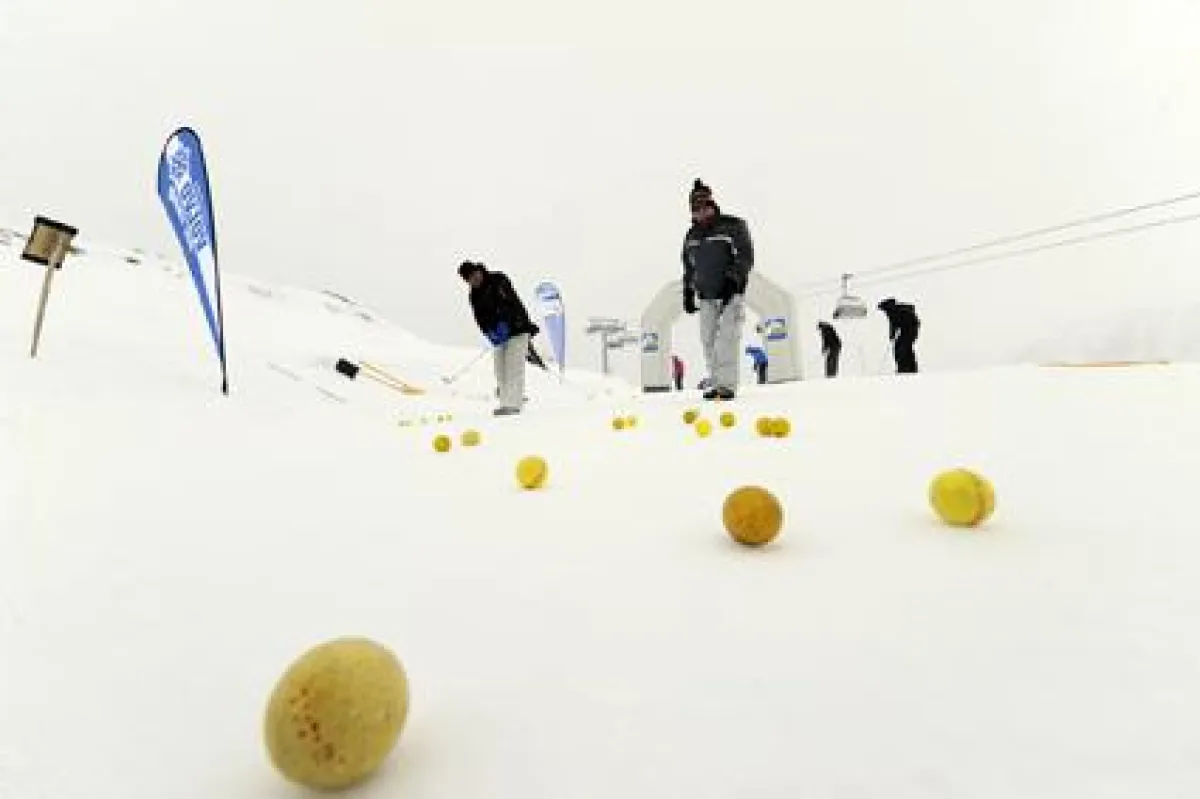 Aufwärmen für das Extreme Golf Turnier