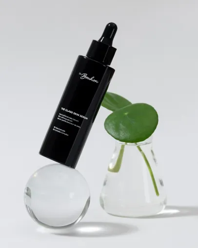 Centella Asiatica-der neue Trendwirkstoff in der Pflege: Dr. Bouhon THE GLASS SKIN SERUM Bild: Centella Asiatica-der neue Trendwirkstoff in der Pflege: Dr. Bouhon THE GLASS SKIN SERUM