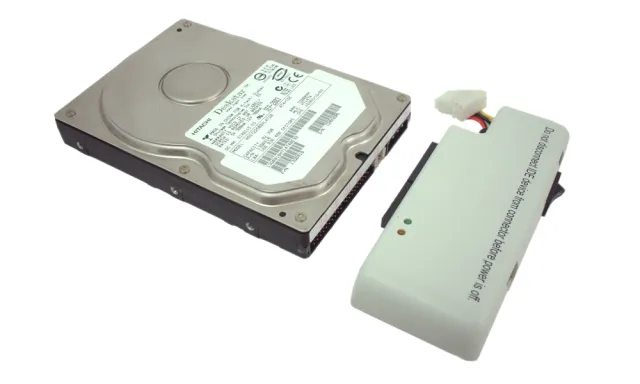 Bild: IN.coder tech stellt externen USB-to-IDE Adapter vor