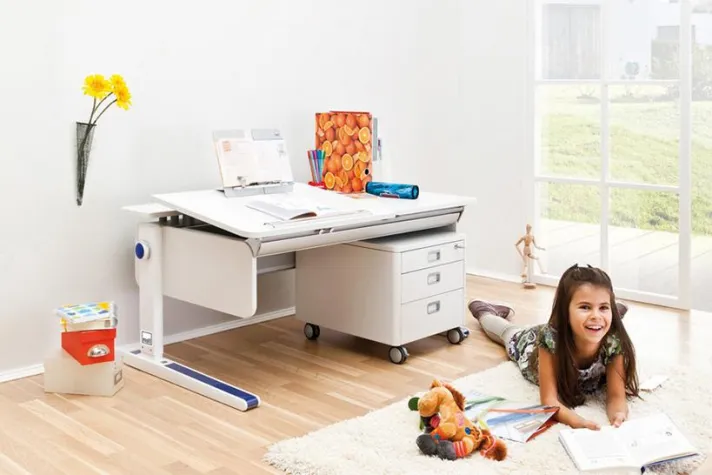 Bild: form – das neue Kinderschreibtisch-Programm von moll