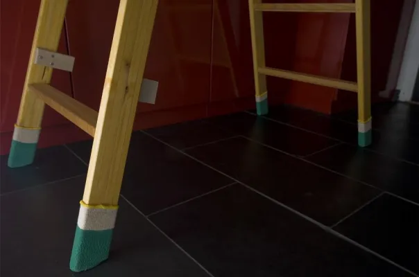 Socken für Stehleitern schützen vor Kratzer auf Boden Bild: Socken für Stehleitern schützen vor Kratzer auf Boden