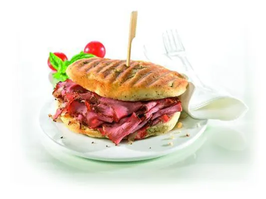 Bild: Pastrami, der saftig, mager und würzige Sandwichbelag