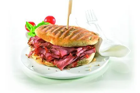 Bild: Pastrami, der saftig, mager und würzige Sandwichbelag