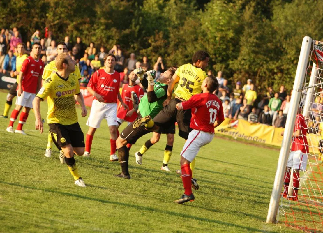 2011 durfte der TSV Horn aus Horn-Bad Meinberg gegen den deutschen Meister antreten.