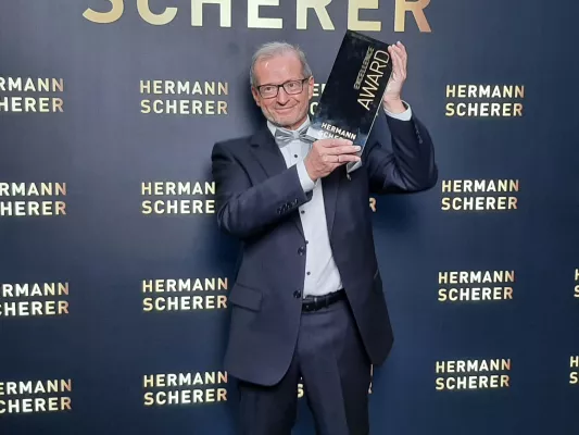 Bild: Ansbacher Anwalt erhält internationalen Speaker Award