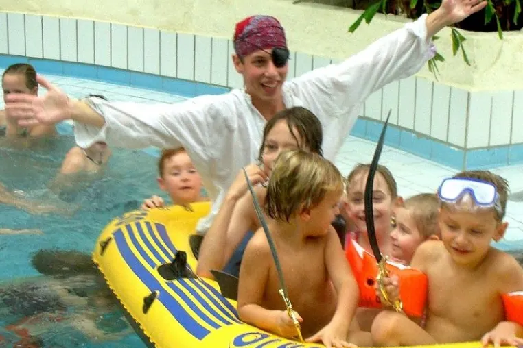 Große Piraten-Pool-Party im Freizeitbad Heveney Bild: Große Piraten-Pool-Party im Freizeitbad Heveney