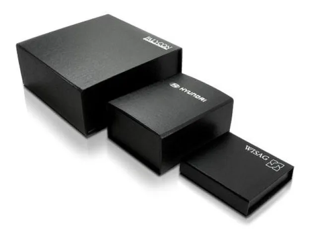 Aus USB-Verpackungen wird Xatro-Verpackung Bild: Aus USB-Verpackungen wird Xatro-Verpackung