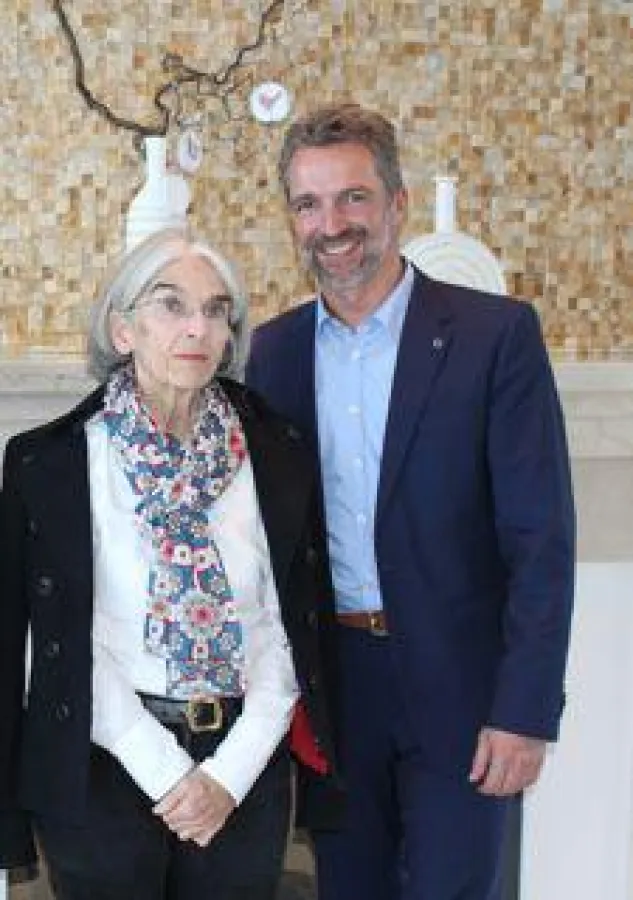Krimiautorin Donna Leon, Hoteldirektor Carsten Willenbockel