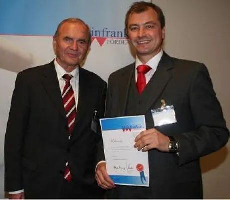 Bild: Prof. Dr. Otmar Issing zeichnet Rolf Popp Pro Consult (RPPC) aus