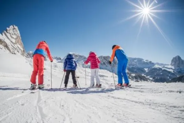 Bild: Mit den Kindern auf die Piste