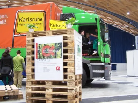 Fun4Technik-Tage in Karlsruhe: 1000 Schüler machten sich bei Spedition Kunze GmbH schlau Bild: Fun4Technik-Tage in Karlsruhe: 1000 Schüler machten sich bei Spedition Kunze GmbH schlau