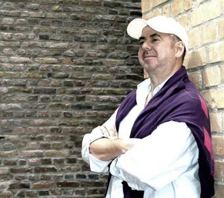 Bild: TVINO.de Macher Hendrik Thoma begrüßt Musiker Zerlett und staunt