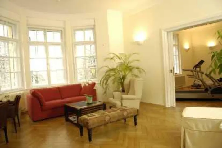 Bild: Personal Trainer Ikone Jennifer Wade ab sofort mit neuer Internetpräsenz und neuen exklusiven Räumlichkeiten